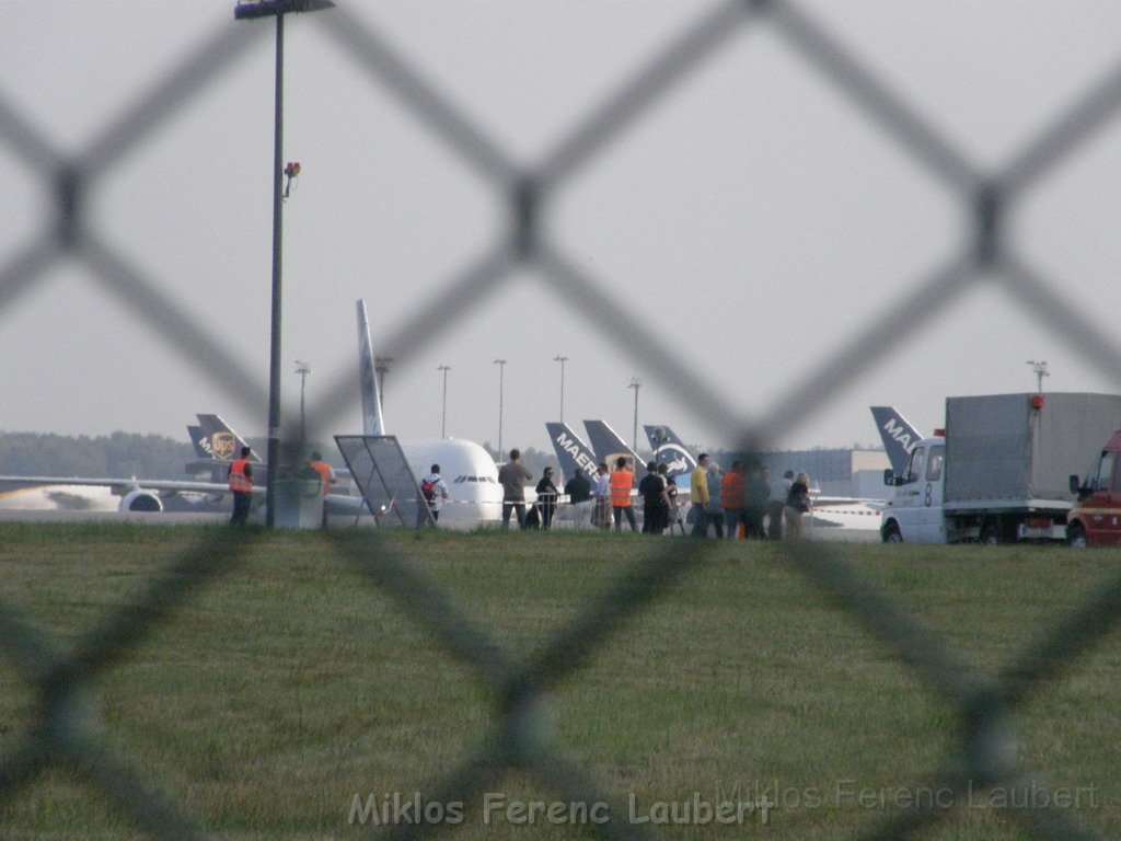 Warten auf den Airbus 380 Koeln Bonn P317.JPG
